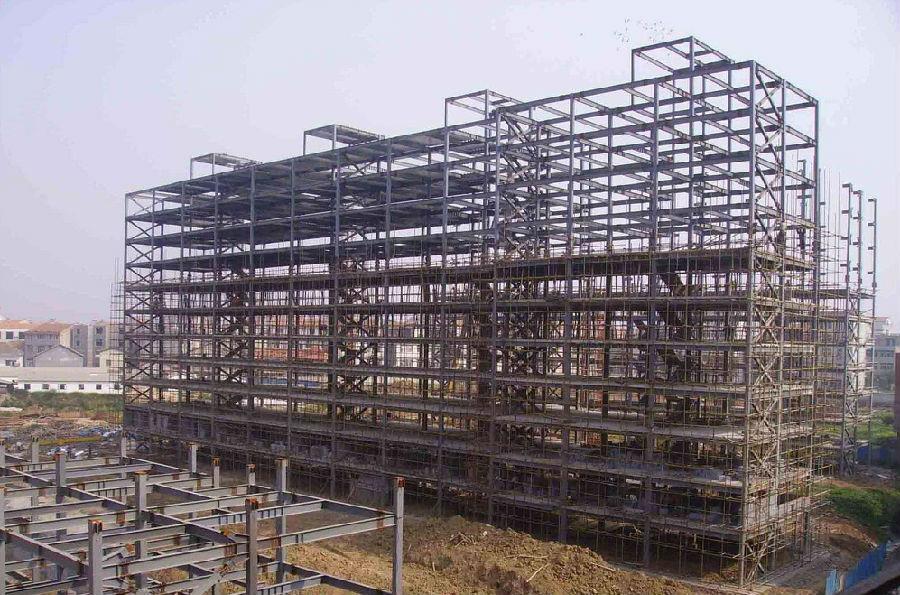 十堰高层钢结构的支撑布置与构造应该符合哪些要求